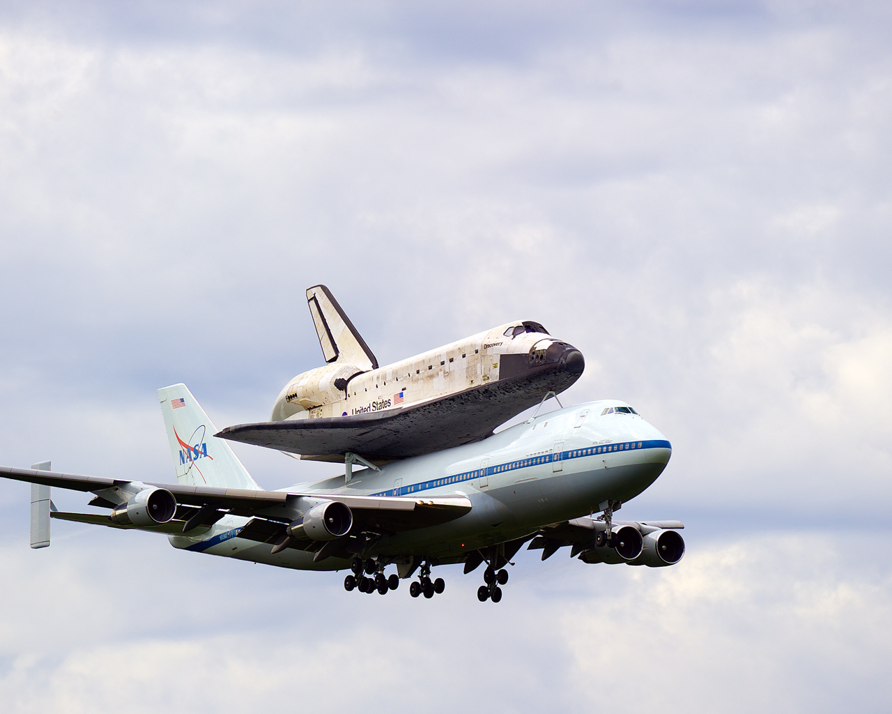 02913 hitchhikingspaceshuttle 1280x1024