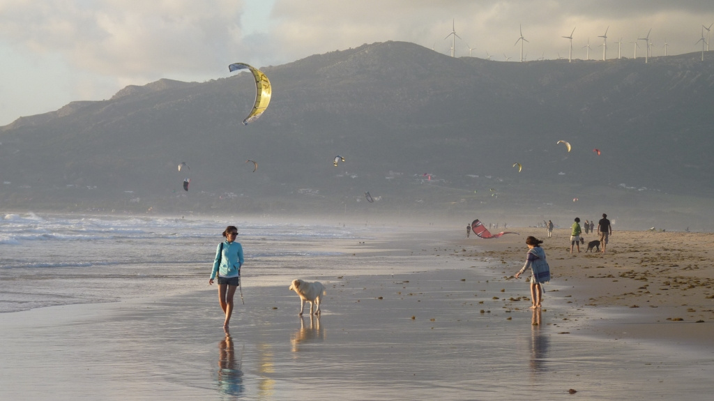 távolban a kitesurfök