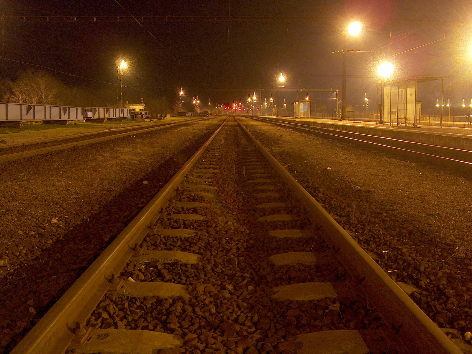 A vasútállomás éjjel
