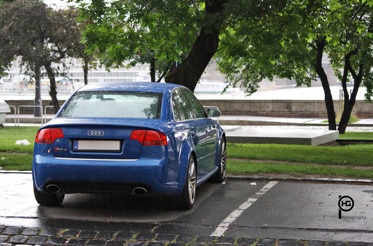 Audi RS4 back