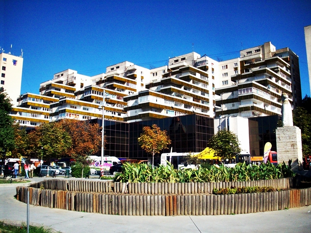 Marosvásárhely, tömbház-lakások. Győzelem tér