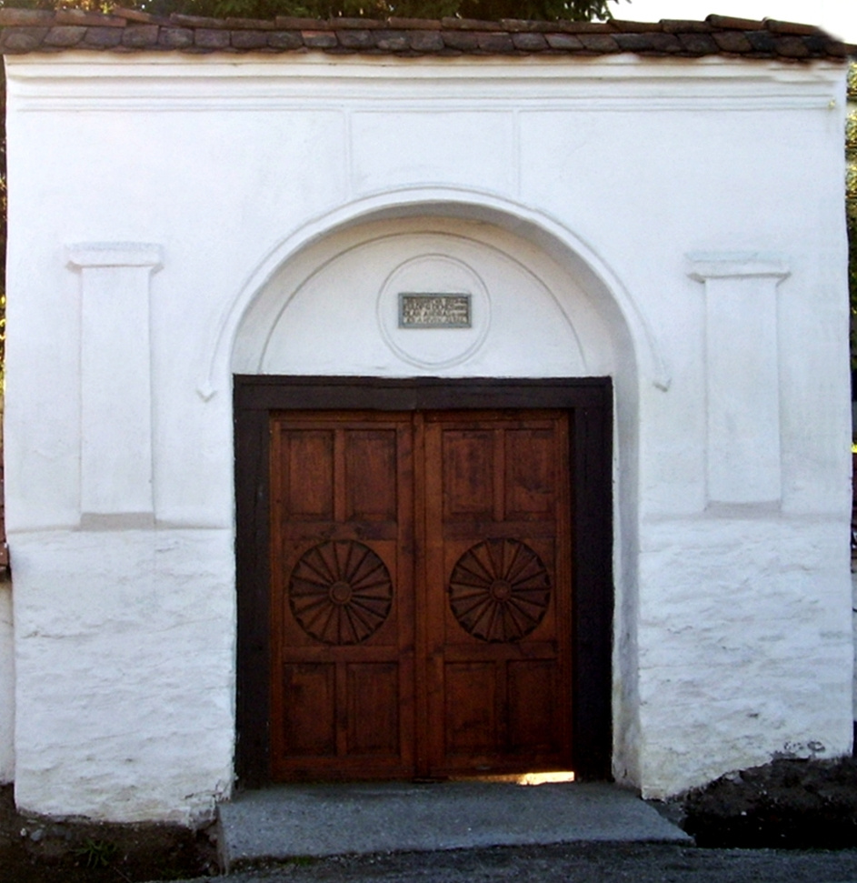 Istenhez vezető út (református templom kapubejárata)