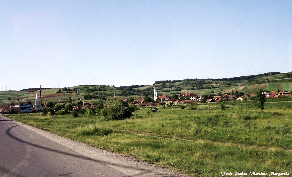 Ákosfalva-Acăţari (Erdély), felé közeledünk