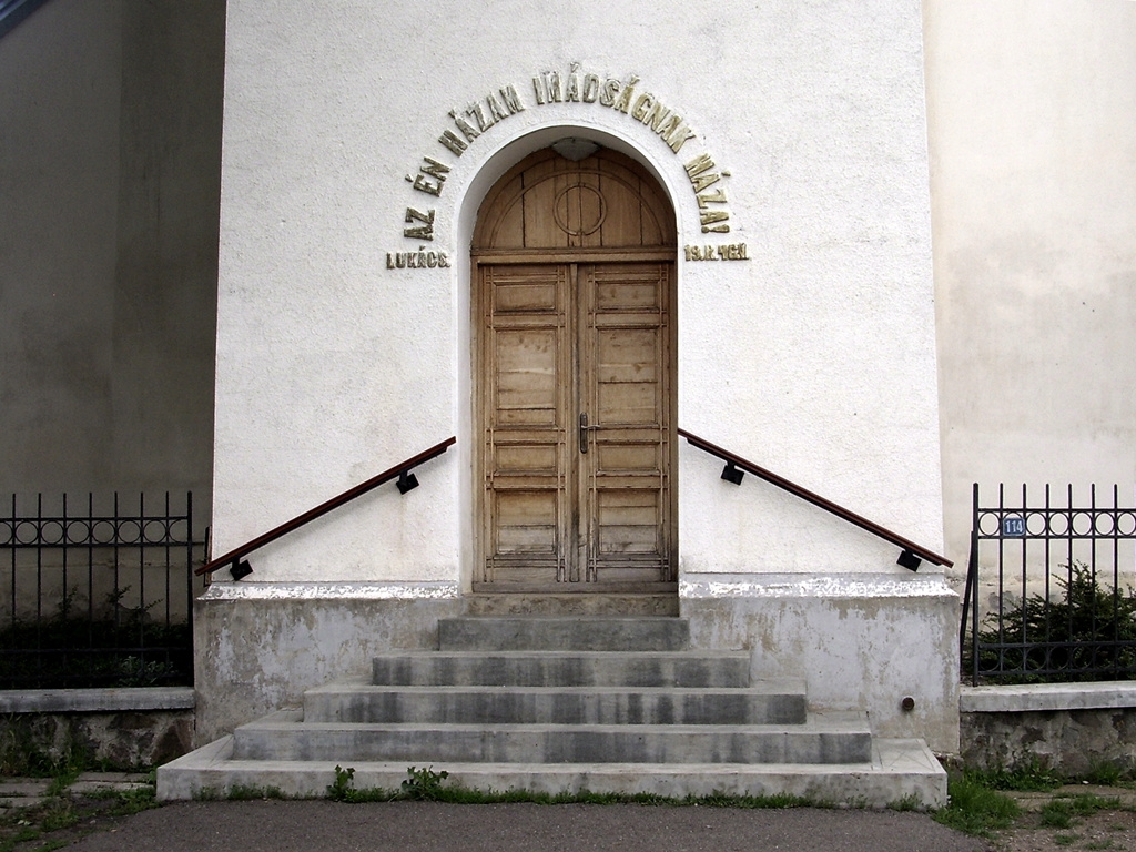 Marosszentanna, Református templom bejárata(01)