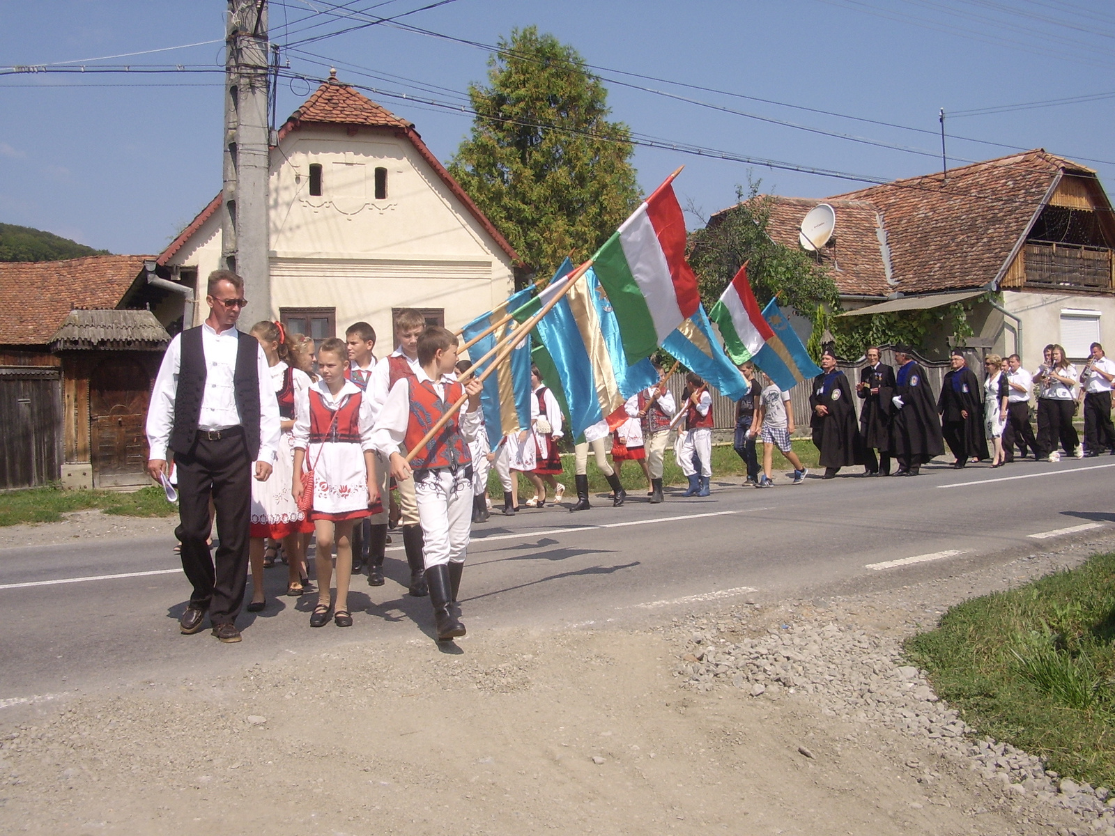 Felvonulás, Szent István-napi sokadalom 2013, Hármasfalu, Edrély