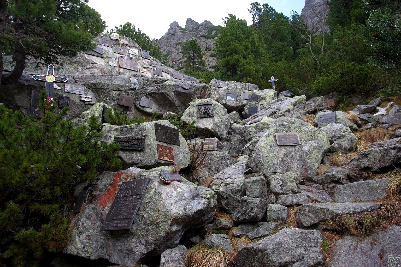 jelképes temető részlete, a Poprádi-tónál