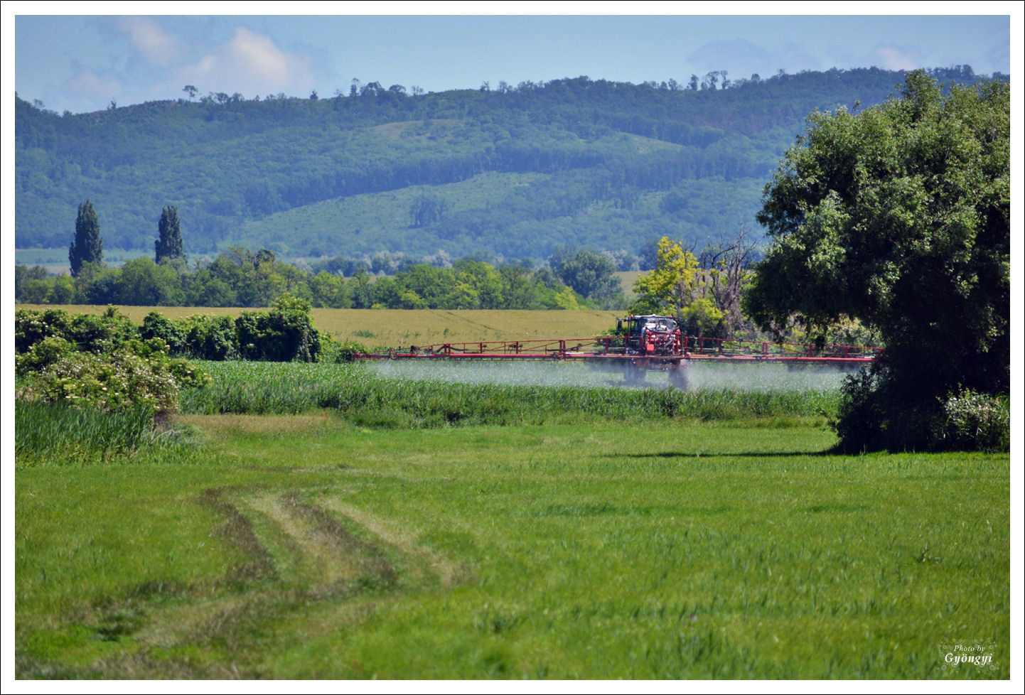 Permetező traktor