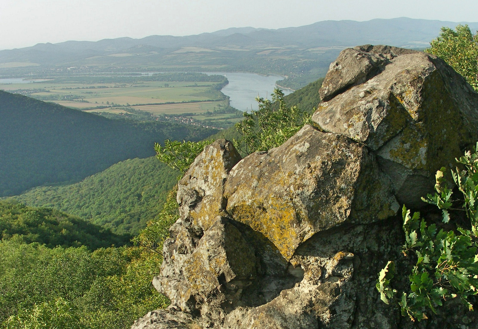 A Vadálló köveknél Árpád sziklatrónja