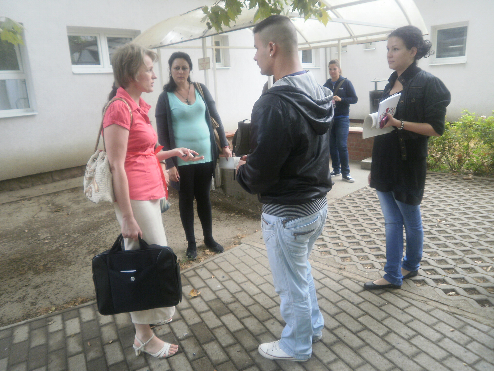 Gortka-Rákó Erzsébet tanárnő megérkezik