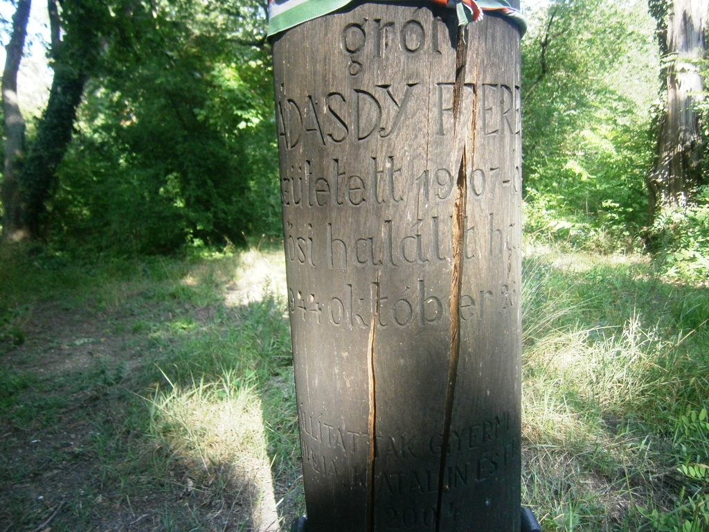 IX.Gr.Nádasdy Ferenc hu.fhd. kopjafája a parkban