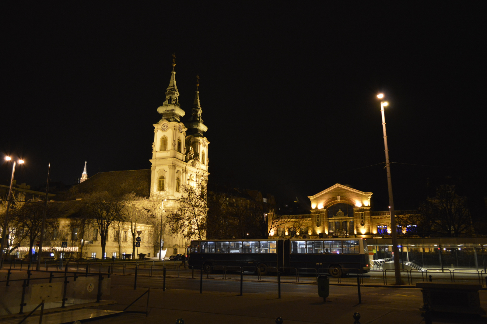 Batthyány tér este