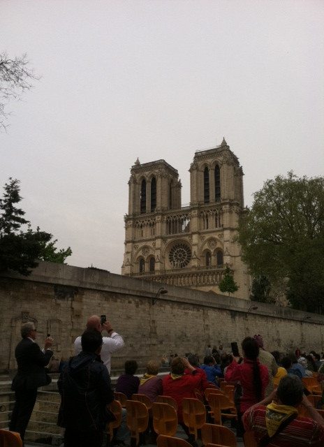 A Notre Dame a vizről nézve