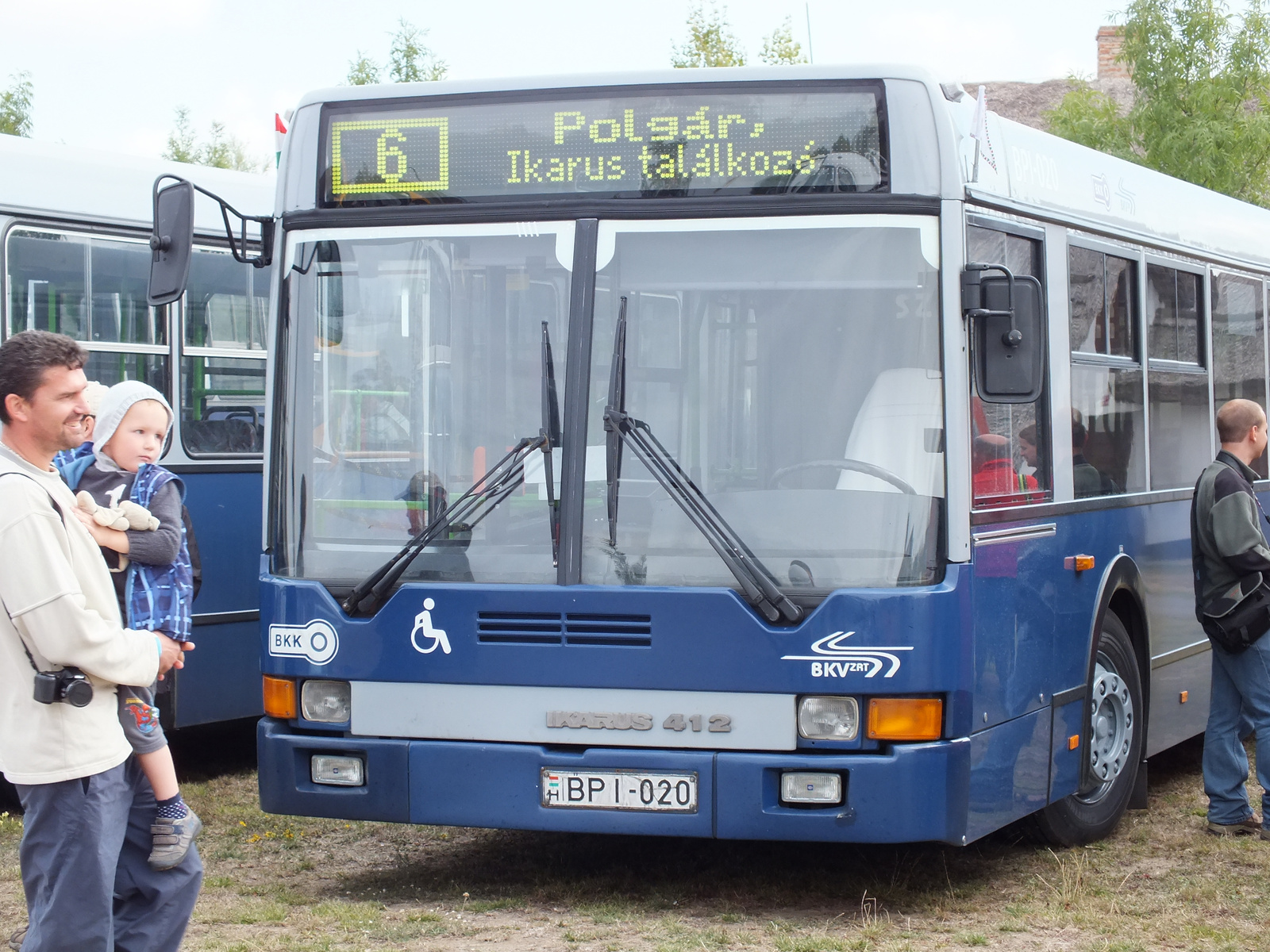 Ikarus 412