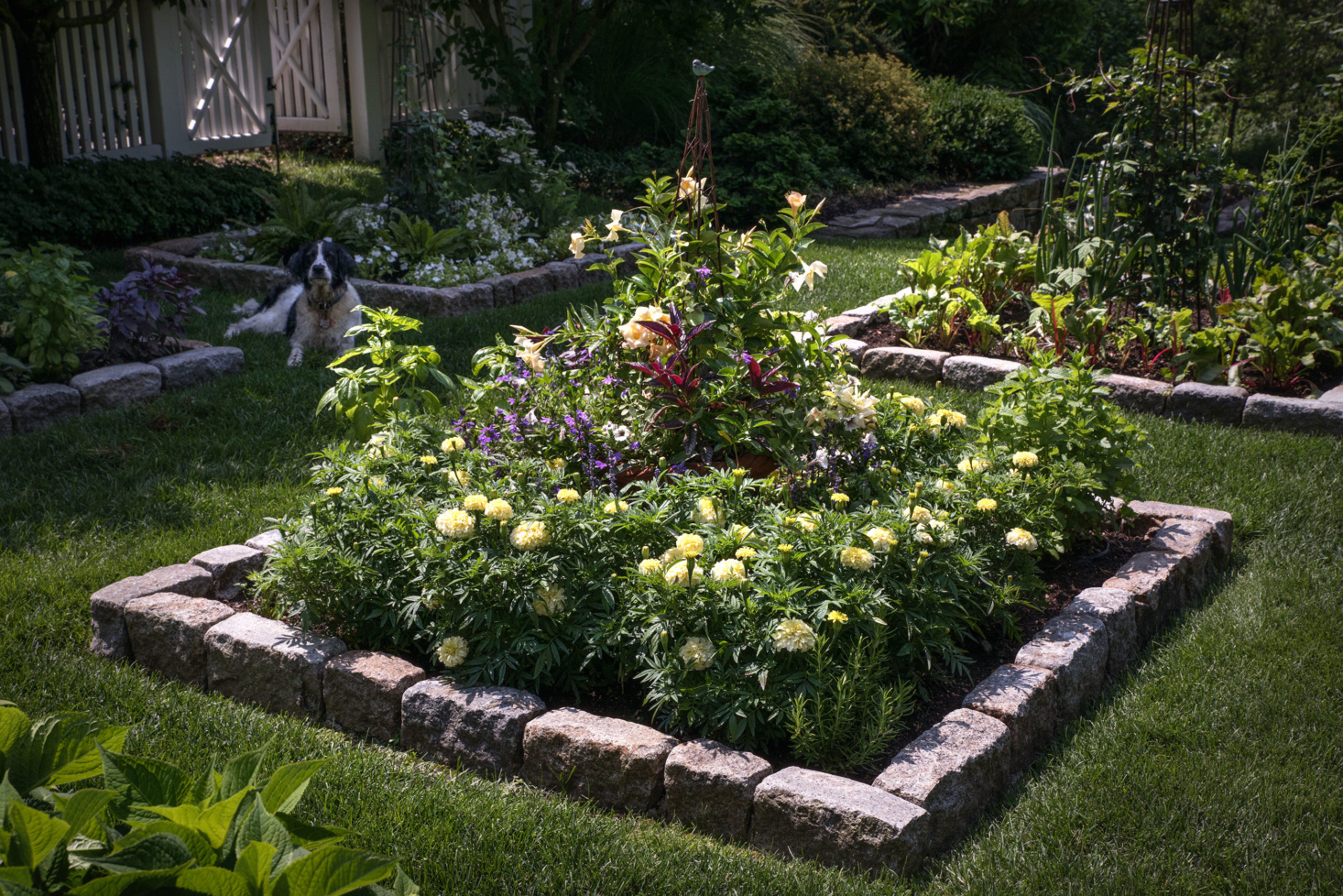 dedham-farmhouse-garden-bob-hanss-detail-1466x978