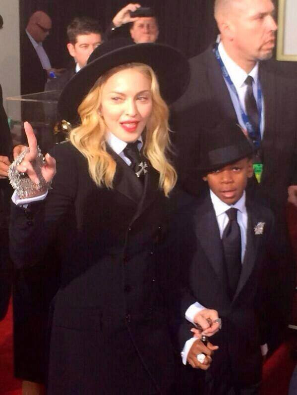 madonna grammys red carpet (3)