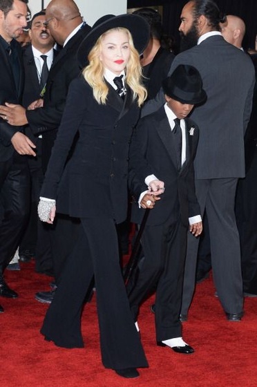 madonna grammys red carpet (31)