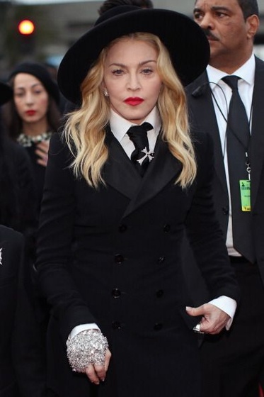 madonna grammys red carpet (36)