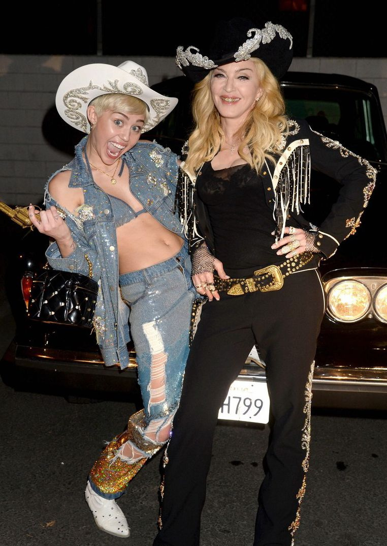 20140130-video-pictures-madonna-miley-cyrus-unplugged-duet-01