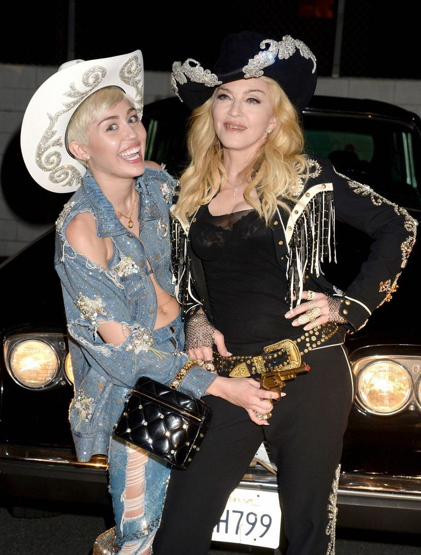 20140130-video-pictures-madonna-miley-cyrus-unplugged-duet-02