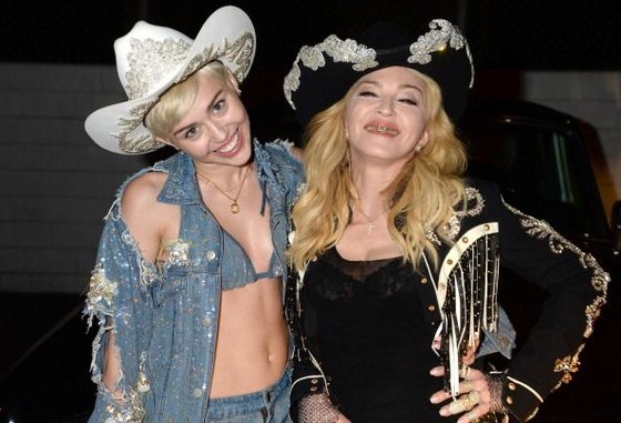 20140130-video-pictures-madonna-miley-cyrus-unplugged-duet-07