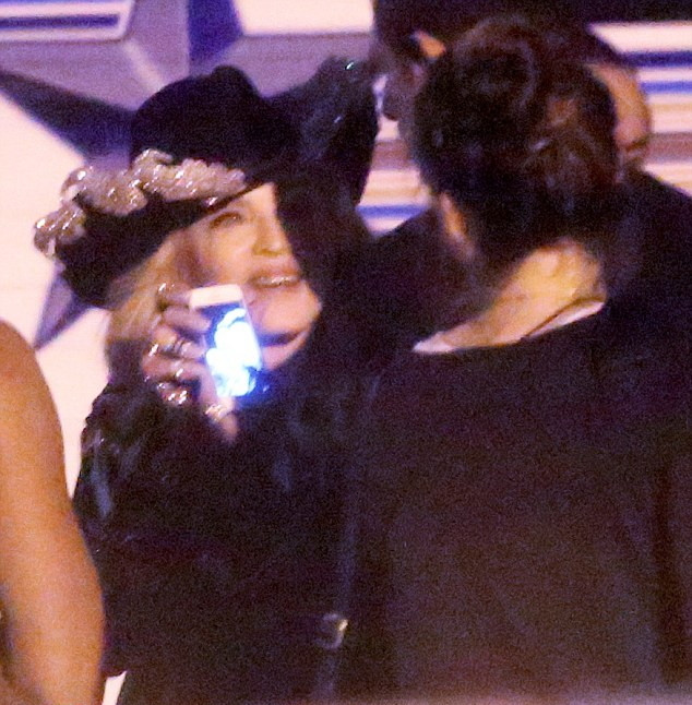 20140129-news-madonna-miley-cyrus-pretty-cool-02