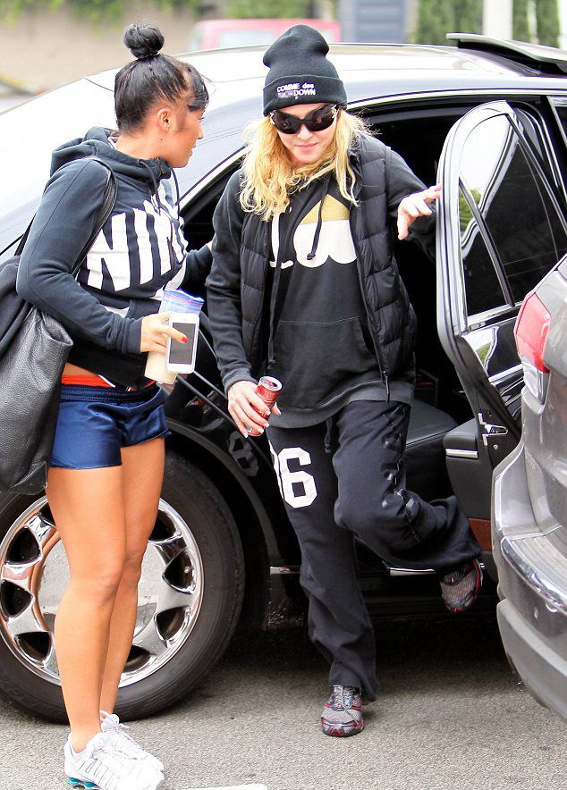 madonna-out-and-about-los-angeles-gym-140130 (6)