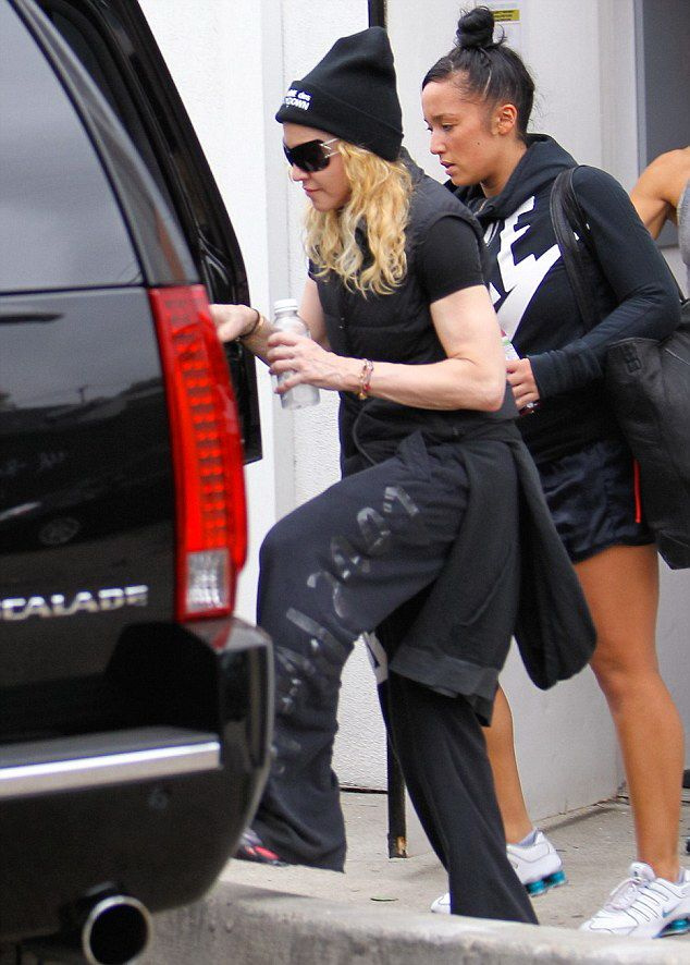 madonna-out-and-about-los-angeles-gym-140130 (7)