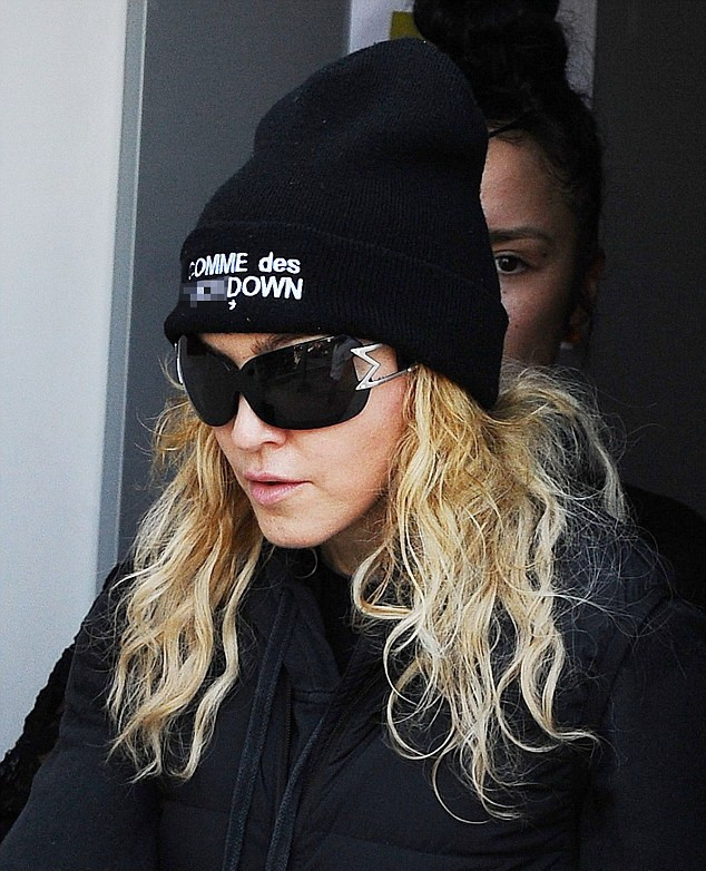 20140307-pictures-madonna-out-and-about-los-angeles-03