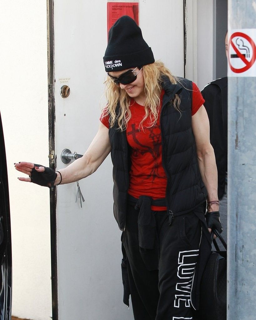 20140308-pictures-madonna-out-and-about-los-angeles-49