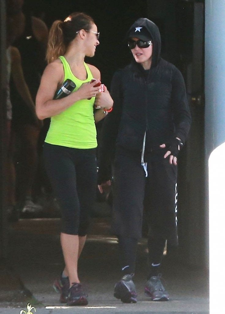 20140310-pictures-madonna-out-and-about-los-angeles-17