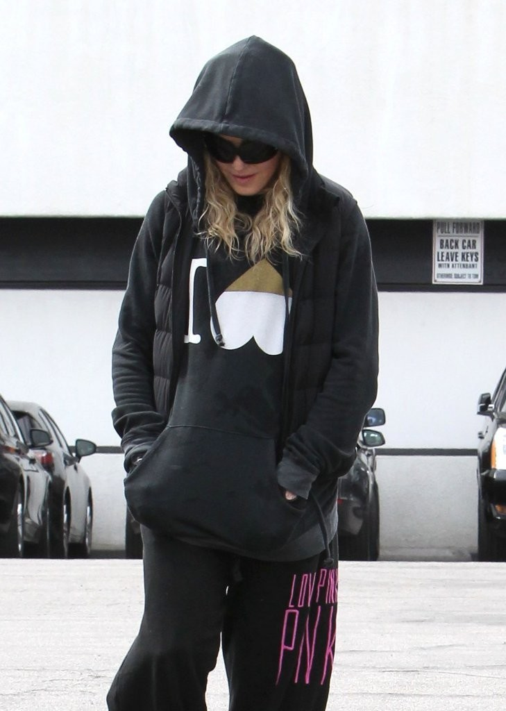 20140312-pictures-madonna-out-and-about-los-angeles-05
