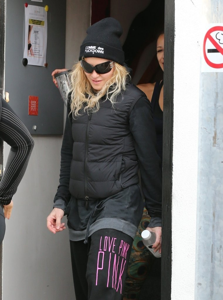 20140312-pictures-madonna-out-and-about-los-angeles-13