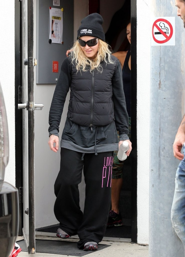 20140312-pictures-madonna-out-and-about-los-angeles-16