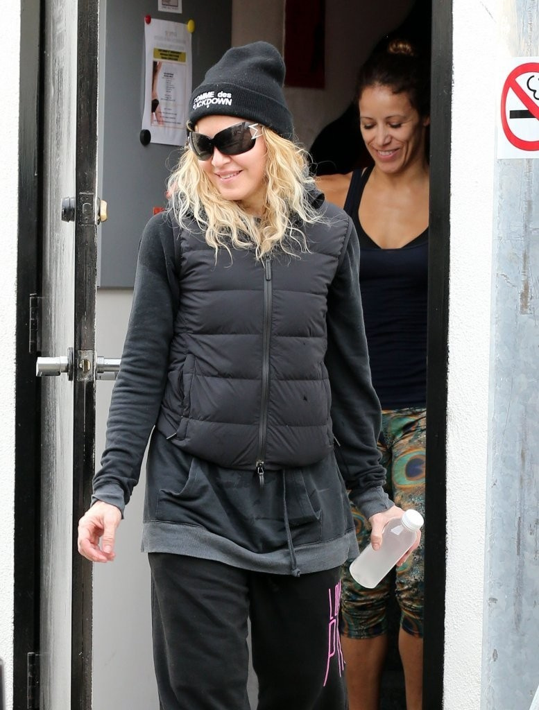 20140312-pictures-madonna-out-and-about-los-angeles-19