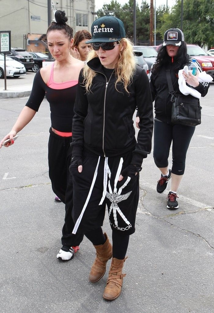 20140418-pictures-madonna-out-and-about-los-angeles-09