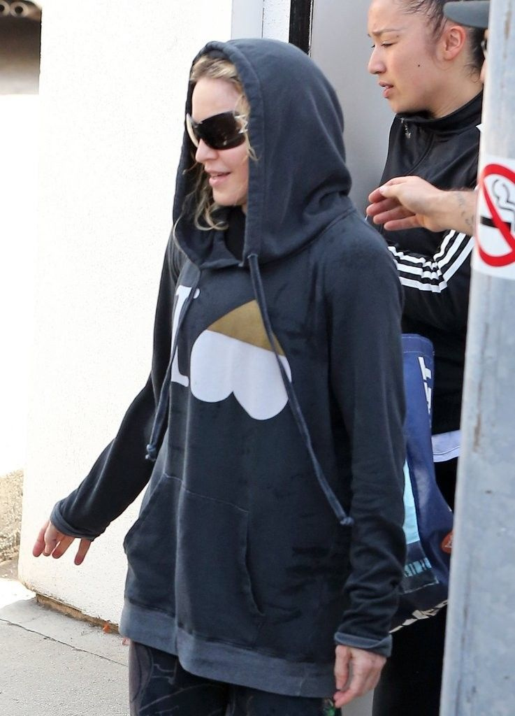 20140419-pictures-madonna-out-and-about-los-angeles-04