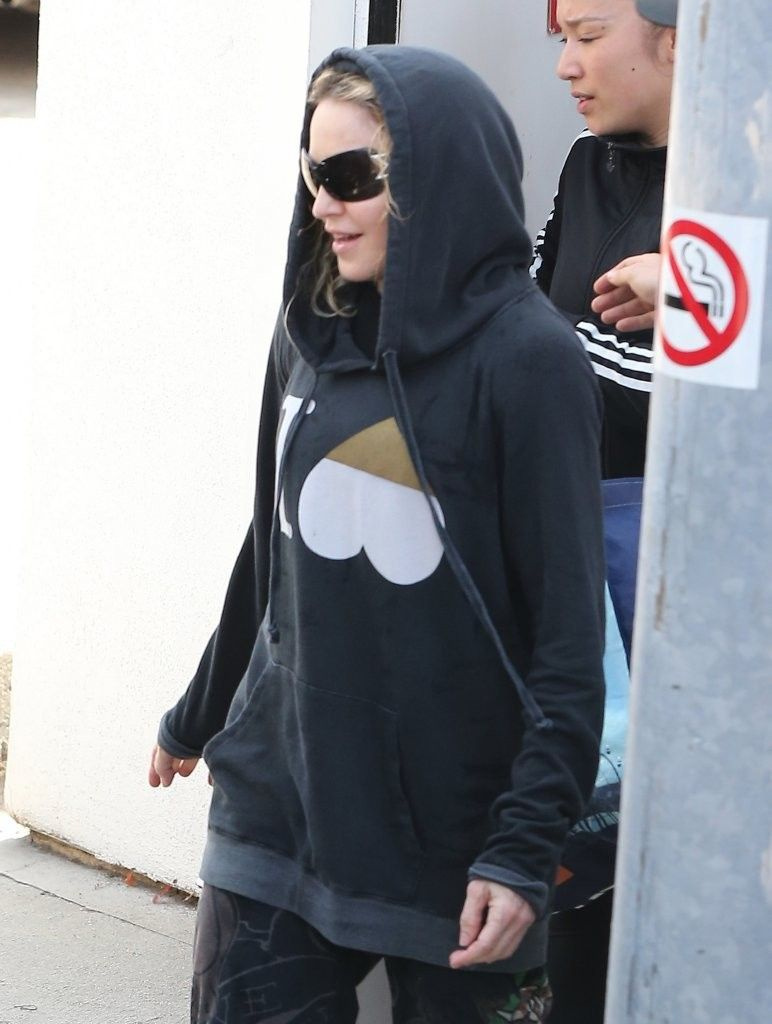 20140419-pictures-madonna-out-and-about-los-angeles-07