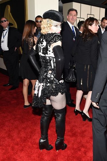 20150208-pictures-madonna-grammy-awards-red-carpet-11