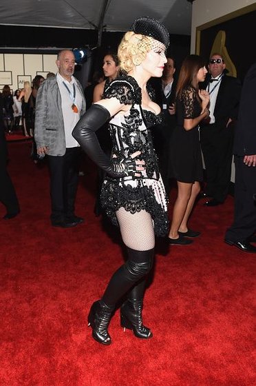 20150208-pictures-madonna-grammy-awards-red-carpet-19