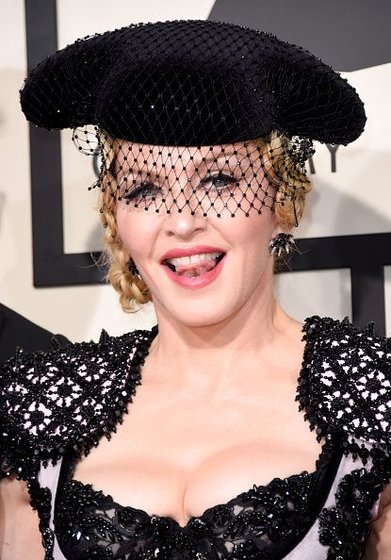 20150208-pictures-madonna-grammy-awards-red-carpet-49