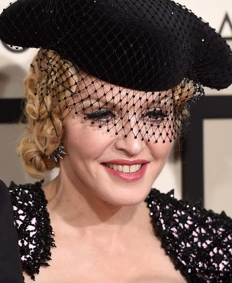 20150208-pictures-madonna-grammy-awards-red-carpet-51