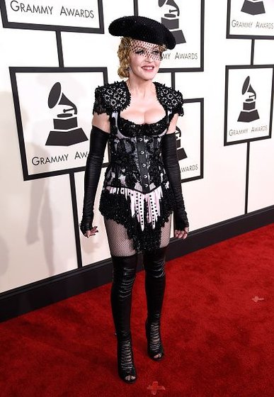 20150208-pictures-madonna-grammy-awards-red-carpet-92