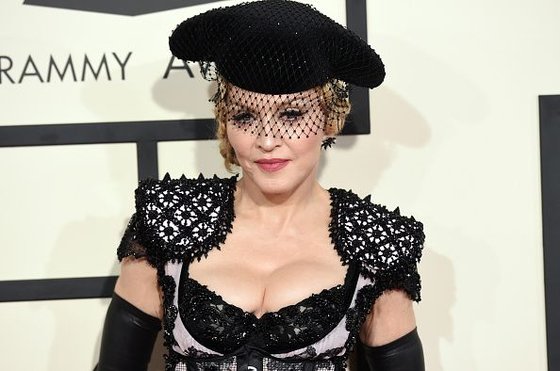 20150208-pictures-madonna-grammy-awards-red-carpet-99