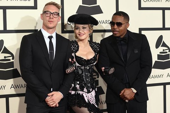 20150208-pictures-madonna-grammy-awards-red-carpet-149