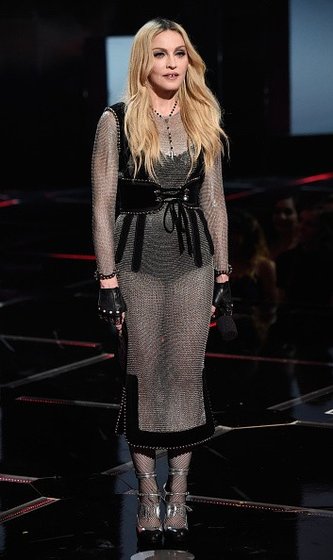 20150330-media-madonna-iheartradio-music-awards-presenting-08