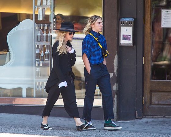 20150808-pictures-madonna-out-and-about-new-york-02