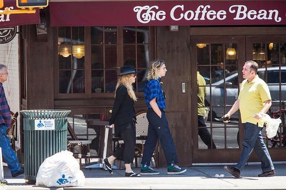 20150808-pictures-madonna-out-and-about-new-york-03