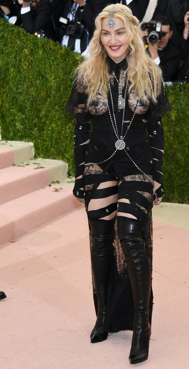 20160503-pictures-madonna-met-gala-new-york-03