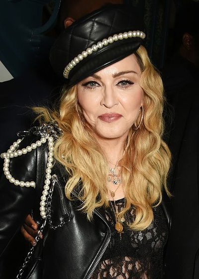 20161028-pictures-madonna-out-and-about-london-06