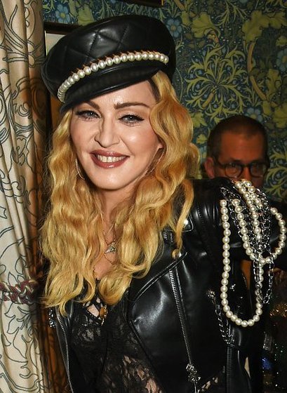 20161028-pictures-madonna-out-and-about-london-08